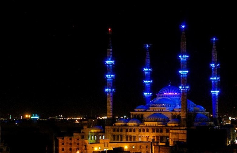 مسجد سلطان احمد در دل ایران چه می کند؟ +تصاویر مسجد سلطان احمد در دل ایران چه می کند؟ +تصاویر