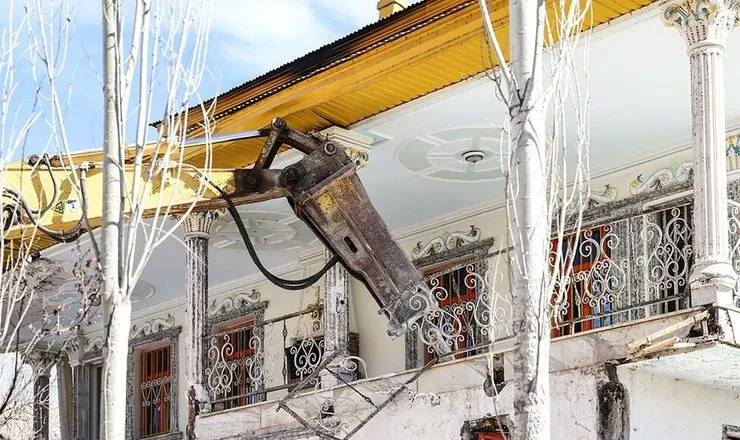 هفت ویلای غیرمجاز دربخش لاریجان آمل تخریب شد