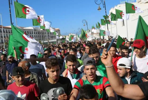 تظاهرات گسترده در الجزایر/ معترضان خواستار انقلاب دیگری شدند+عکس